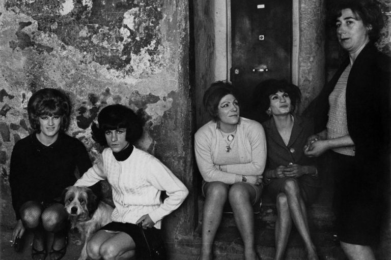 Foto di travestiti di Lisetta Carmi